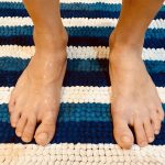 Dedicar 30 segundos al correcto secado de nuestros pies tras la ducha, nos ahorrará días, picores y tratamientos.